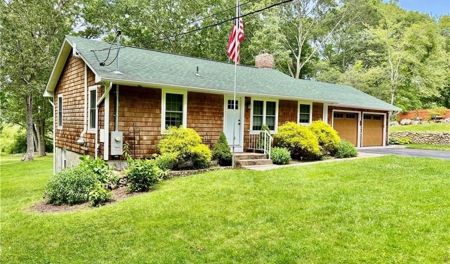 10 Lakeside Dr, Charlestown, RI 02813 - 2 Beds, 2 Bath