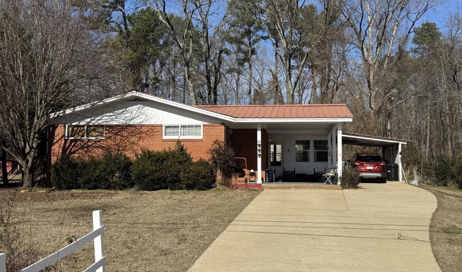 15 Montgomery St, Belmont, MS 38827 - 3 Beds, 1 Bath