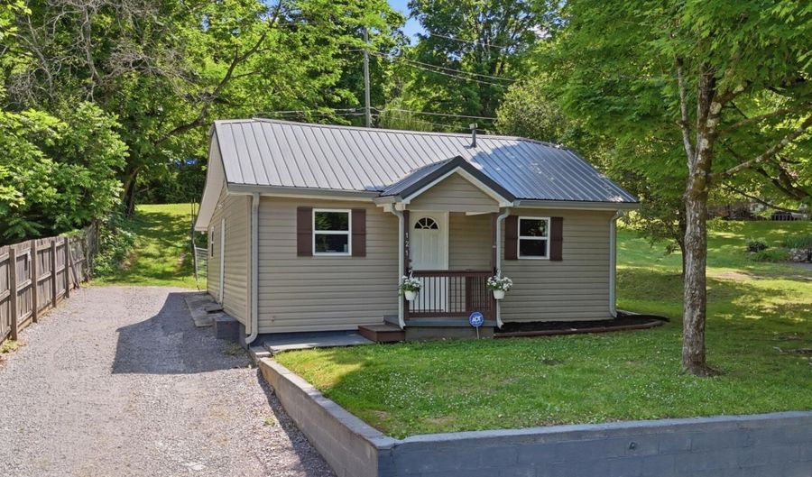 121 Sharp Rd, Athens, TN 37303 - 2 Beds, 1 Bath