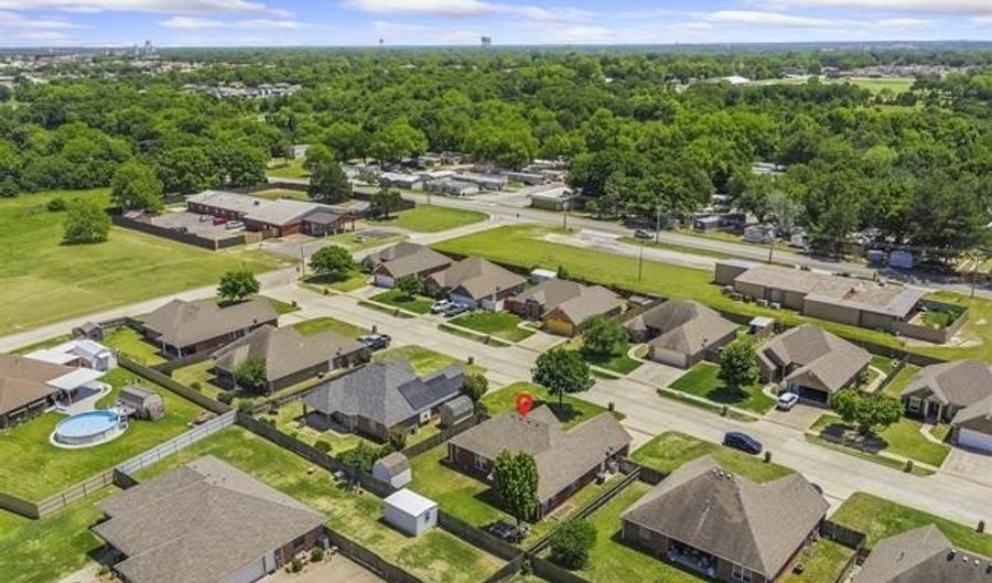2009 5th Ave NW, Ardmore, OK 73401 - 3 Beds, 2 Bath