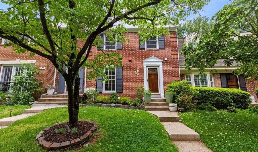 7322 Greentree Rd, Bethesda, MD 20817 - 3 Beds, 4 Bath