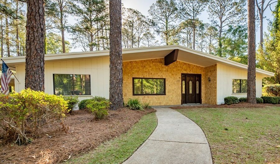 2302 Twin Lakes Dr, Bainbridge, GA 39819 - 3 Beds, 3 Bath
