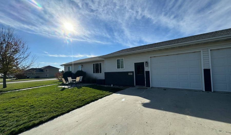 1008 S 10th Ave, Britton, SD 57430 - 4 Beds, 2 Bath