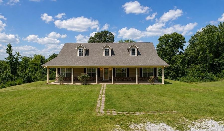 153 County Road 125, Bruce, MS 38915 - 5 Beds, 3 Bath