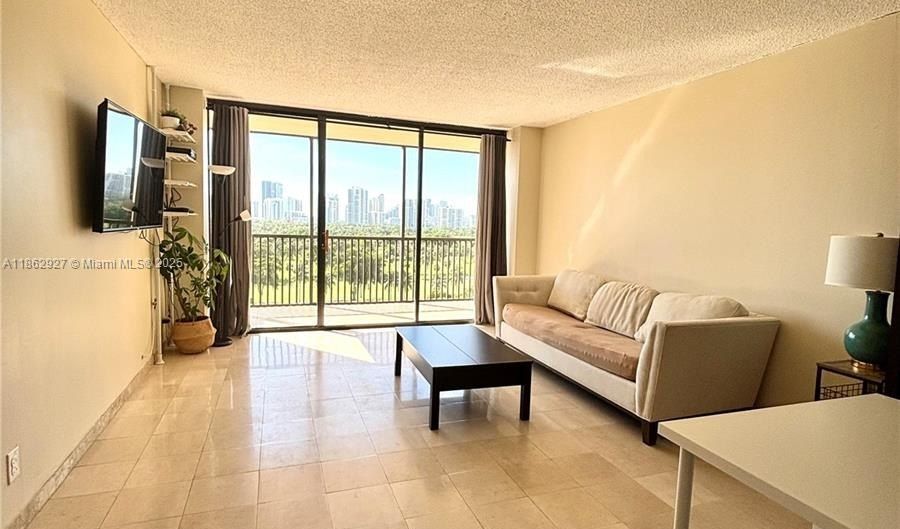 20301 W Country Club Dr 1025, Aventura, FL 33180 - 1 Beds, 2 Bath