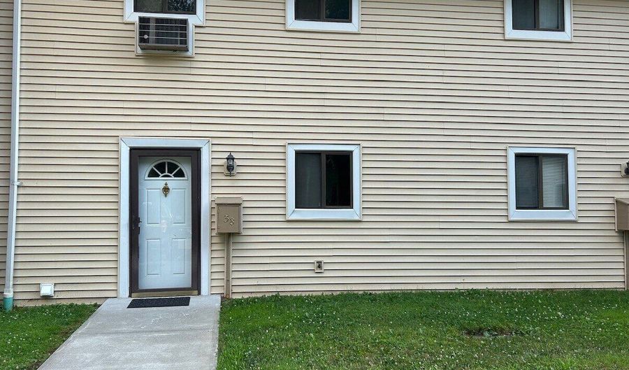 38 Sutton Pl 38, Bloomfield, CT 06002 - 2 Beds, 3 Bath