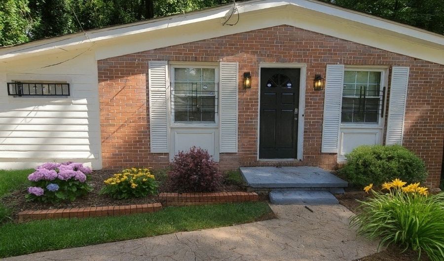 210 Oak, Atlanta, GA 30354 - 4 Beds, 2 Bath