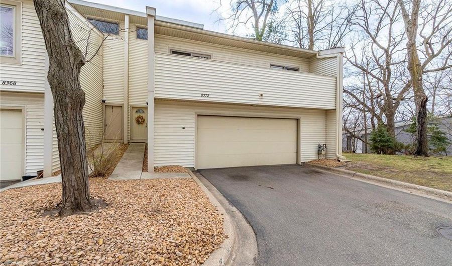 8372 Lower 138th Ct, Apple Valley, MN 55124 - 4 Beds, 2 Bath