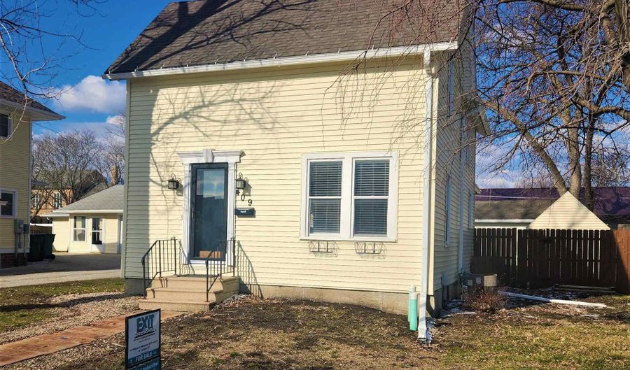 409 N Phillips St, Algona, IA 50511 - 3 Beds, 2 Bath