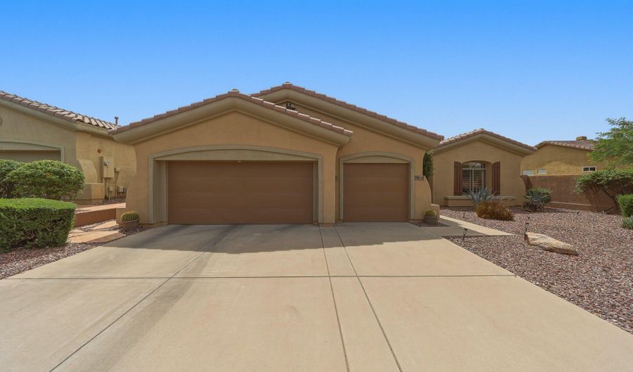 41630 N EMERALD LAKE Dr, Anthem, AZ 85086 - 2 Beds, 2 Bath
