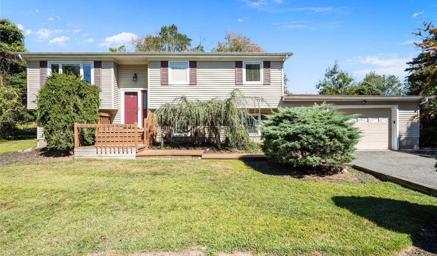 8 Dunn Rd, Airmont, NY 10952 - 6 Beds, 4 Bath