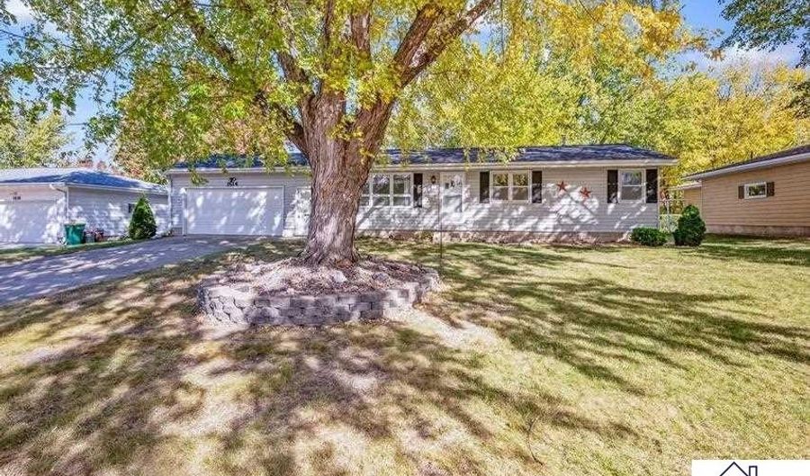 1614 Gateway Dr, Albert Lea, MN 56007 - 3 Beds, 2 Bath