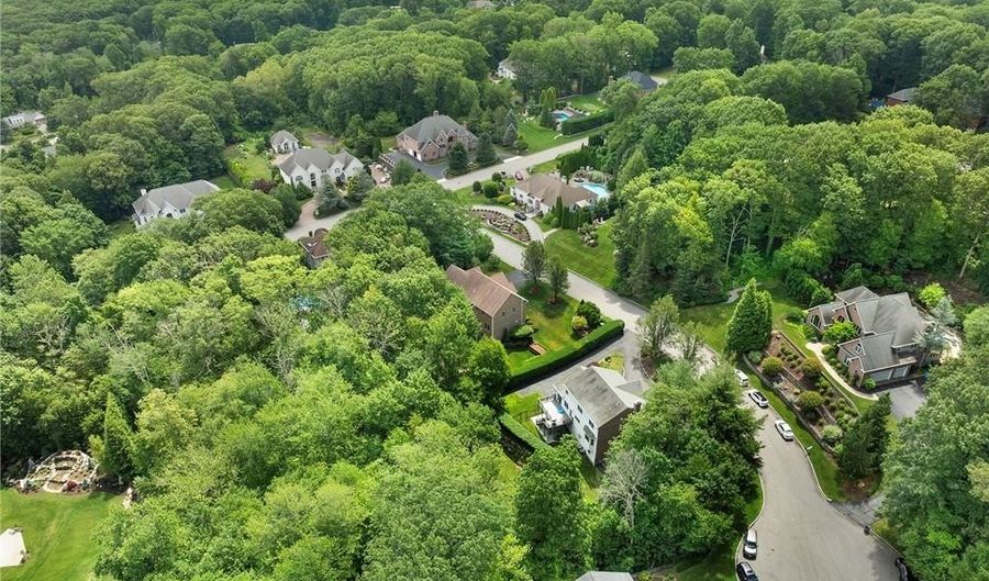 4 Morning Star Ct, Lincoln, RI 02865 - 5 Beds, 4 Bath