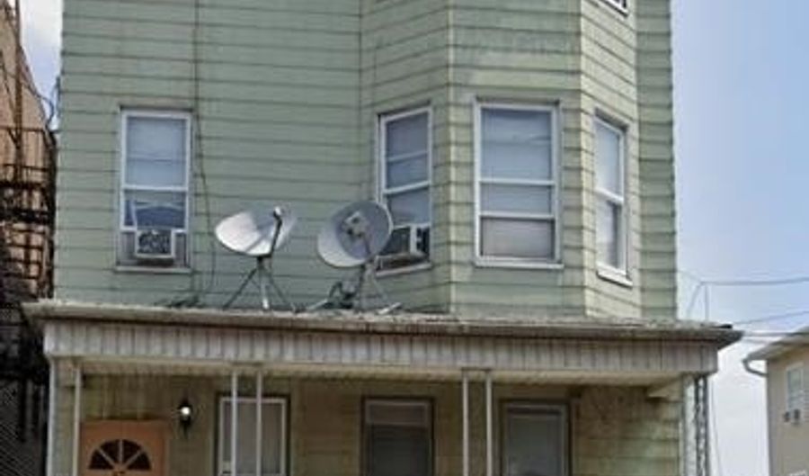 67 ANDREW St 1F, Bayonne, NJ 07002 - 2 Beds, 1 Bath