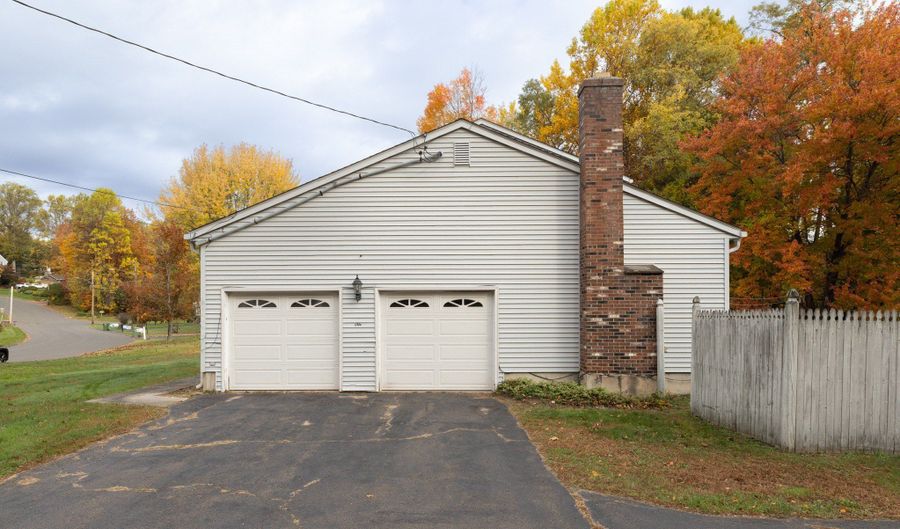 6 El Toro Dr, Bristol, CT 06010 - 3 Beds, 2 Bath