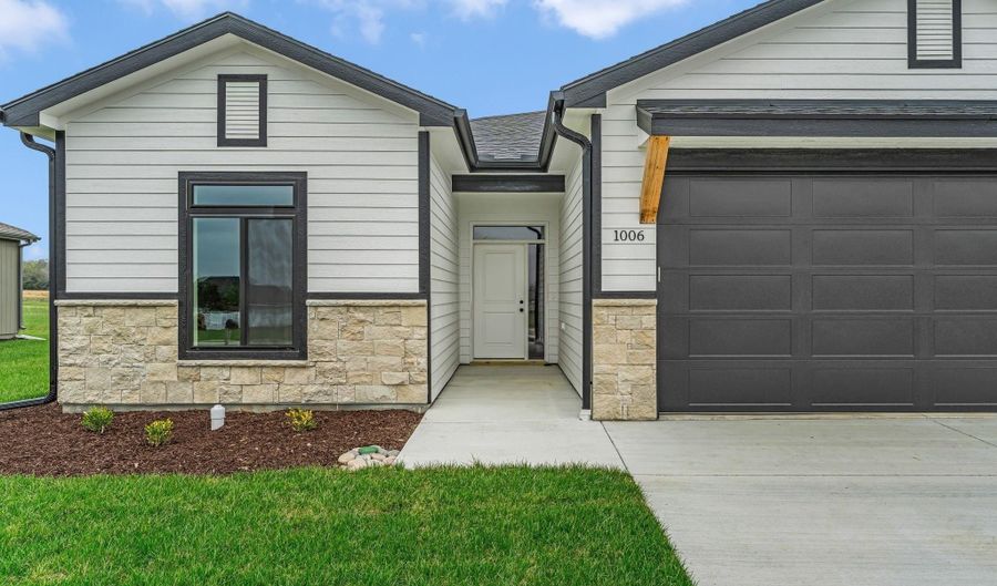 1006 Bluestem Cir, Baldwin City, KS 66006 - 3 Beds, 2 Bath