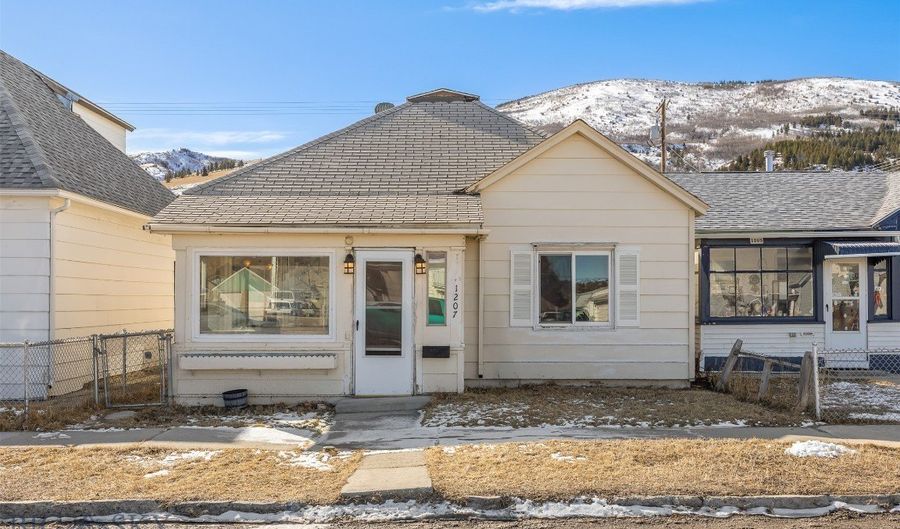 1207 E 5th St, Anaconda, MT 59711 - 2 Beds, 2 Bath