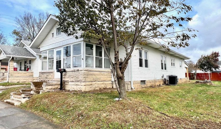 1414 R St, Bedford, IN 47421 - 3 Beds, 2 Bath