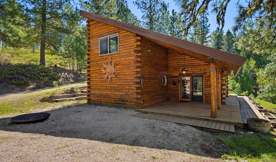461 Hilltop Rd, Cascade, ID 83611 - 3 Beds, 3 Bath