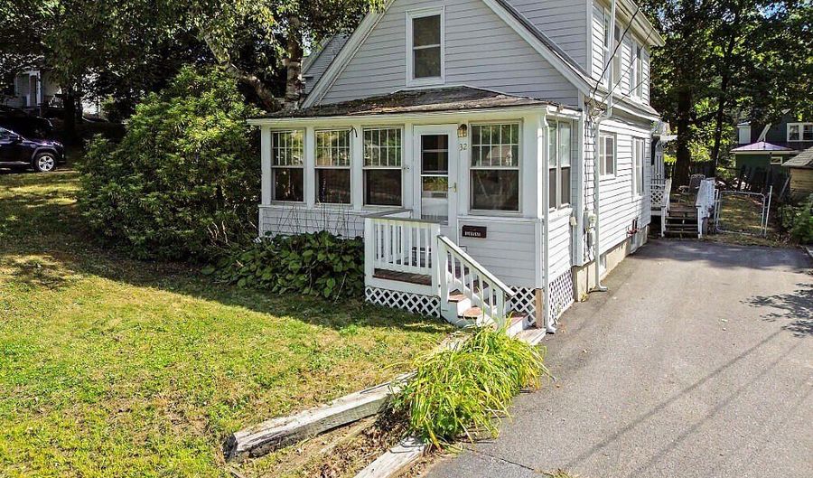 32 Murray St, Augusta, ME 04330 - 2 Beds, 1 Bath