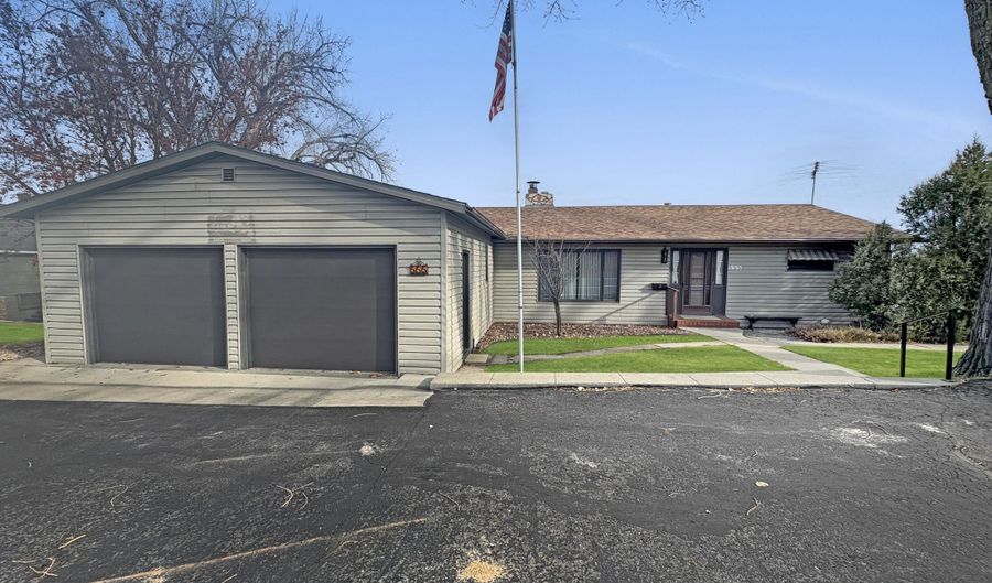 555 S Main St, Buffalo, WY 82834 - 4 Beds, 3 Bath