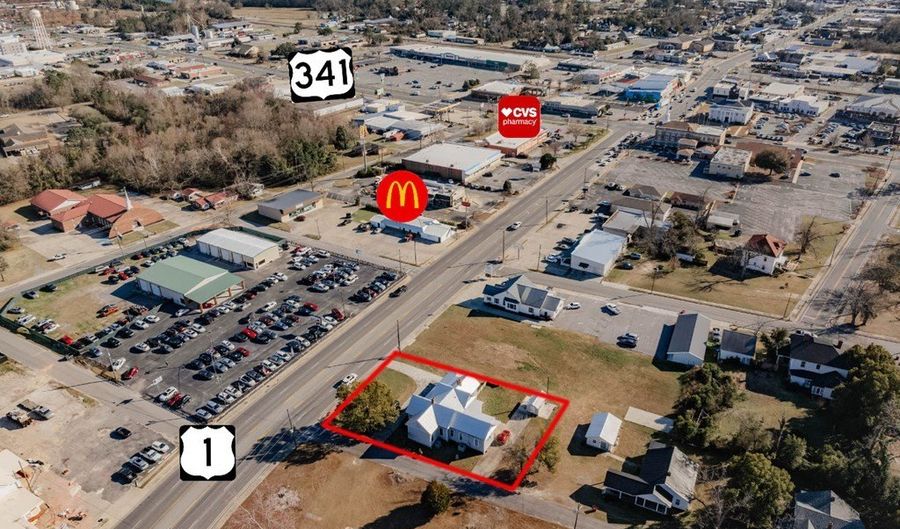 181 N Main St, Baxley, GA 31513 - 3 Beds, 2 Bath