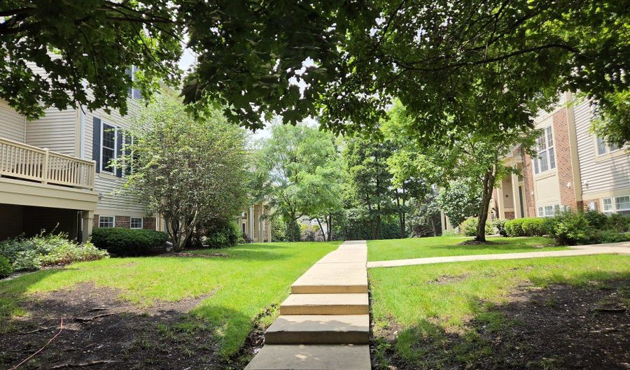 2631 N Greenwood Ave 2631, Arlington Heights, IL 60004 - 3 Beds, 4 Bath