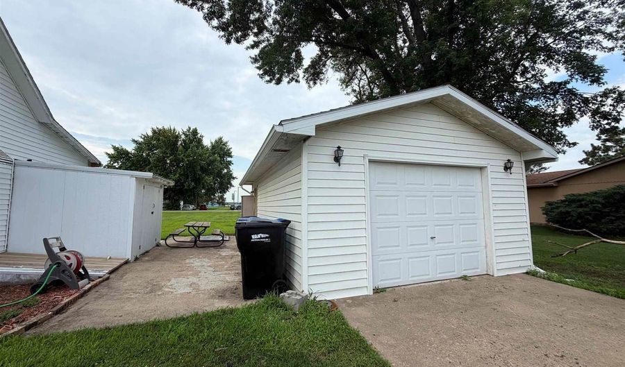 84 Hardy St, Akron, IA 51001 - 2 Beds, 1 Bath