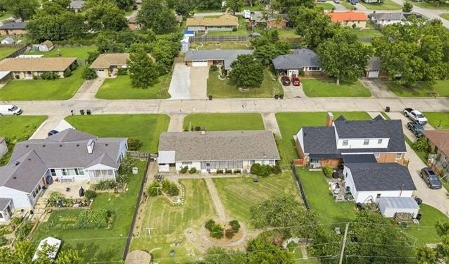 225 SE Rockwood Ave, Bartlesville, OK 74006 - 3 Beds, 2 Bath