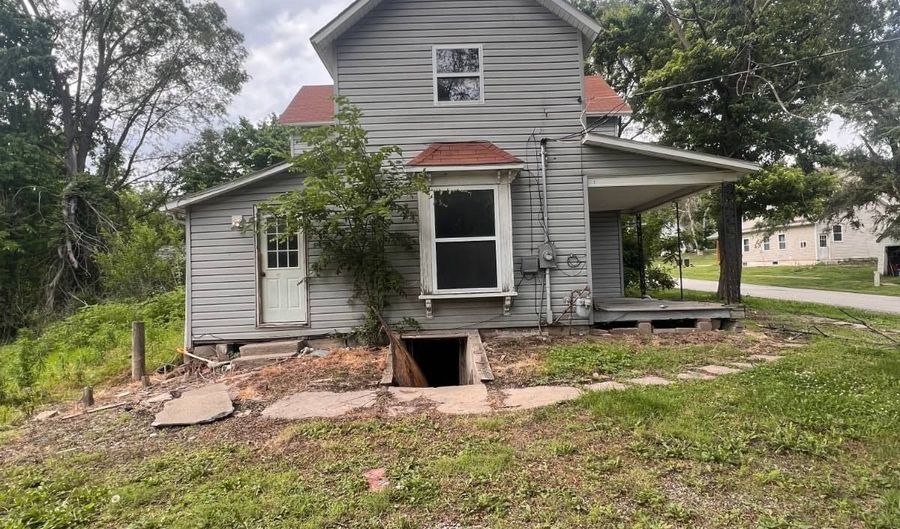 205 S Van Buren St, Albany, MO 64402 - 4 Beds, 2 Bath