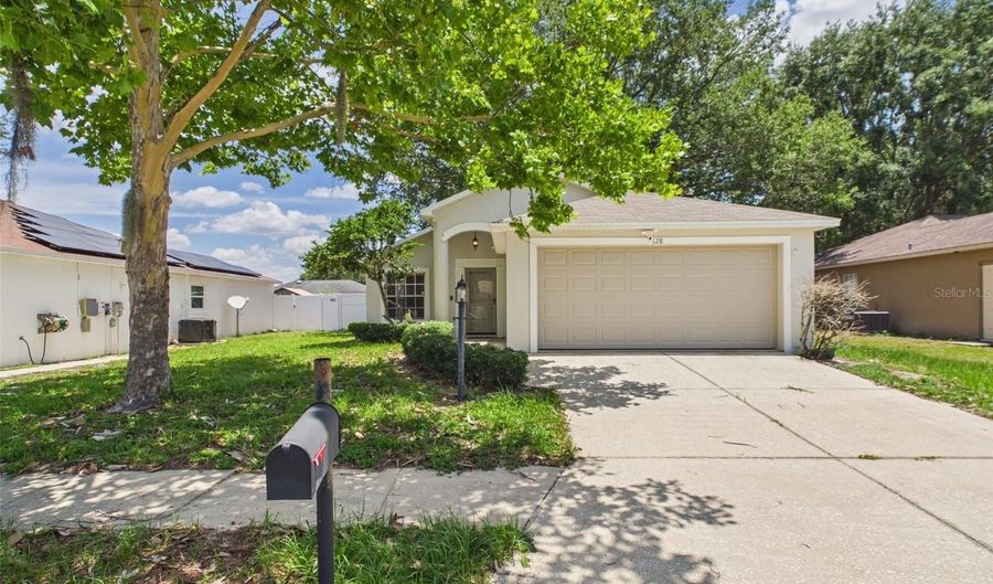 128 EAGLE POINT Blvd, Auburndale, FL 33823 - 3 Beds, 2 Bath