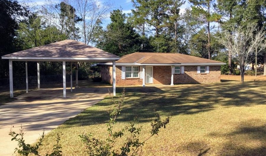 69 Rainbow Rd, Ashford, AL 36301 - 3 Beds, 2 Bath