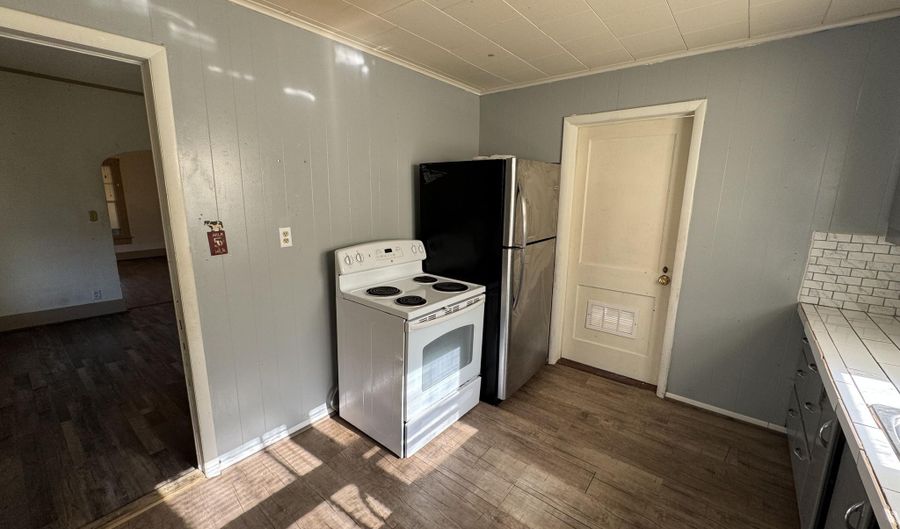 313 E 17th St, Baxter Springs, KS 66713 - 2 Beds, 1 Bath