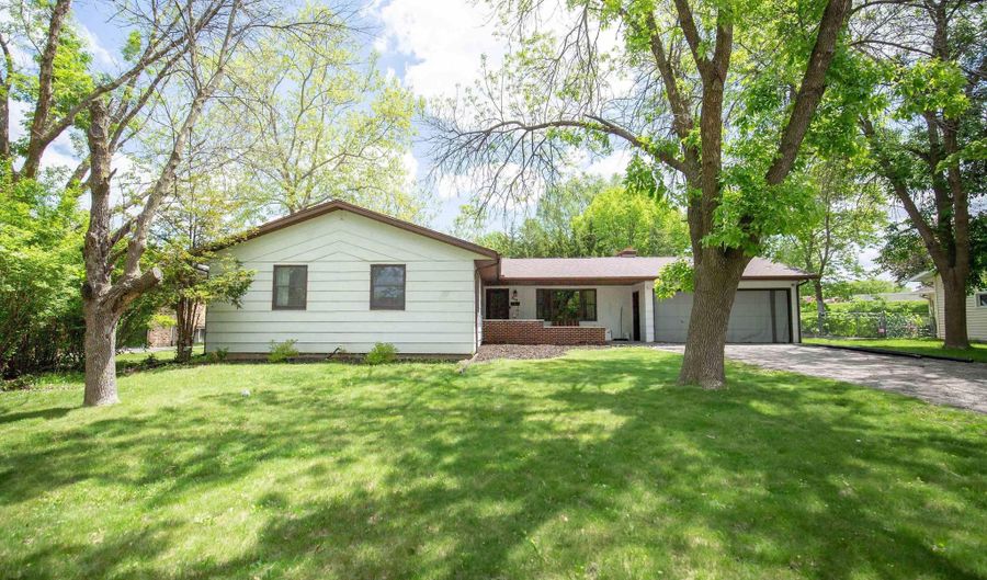 610 N Lantry St, Algona, IA 50511 - 3 Beds, 2 Bath