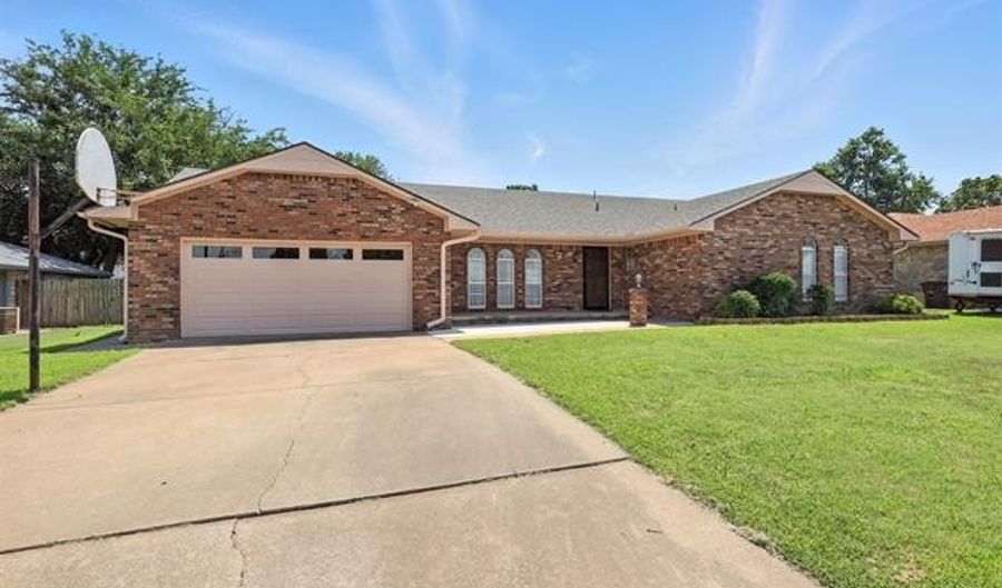 6627 Castle Ct, Bartlesville, OK 74006 - 4 Beds, 3 Bath
