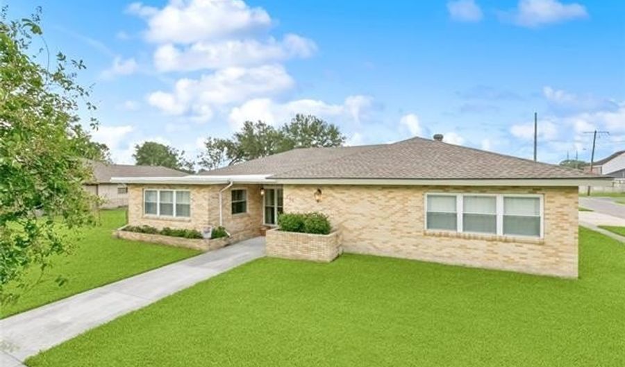 701 MEHLE St, Arabi, LA 70032 - 4 Beds, 4 Bath