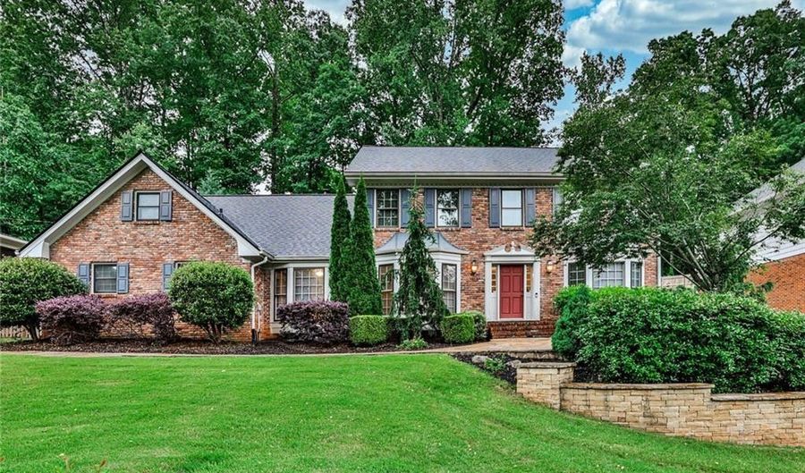 5243 REDFIELD Ct, Dunwoody, GA 30338 - 5 Beds, 4 Bath