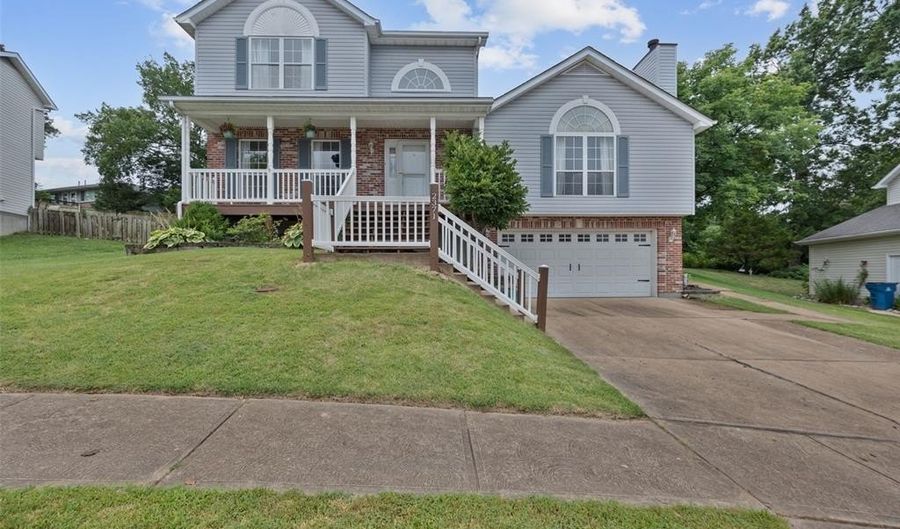 2371 Riverbluff Dr, Arnold, MO 63010 - 3 Beds, 4 Bath