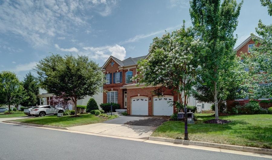43320 BARNSTEAD Dr, Ashburn, VA 20148 - 4 Beds, 5 Bath