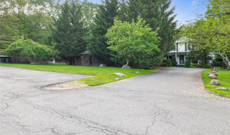 249 Cherry Ln, Airmont, NY 10901 - 6 Beds, 3 Bath