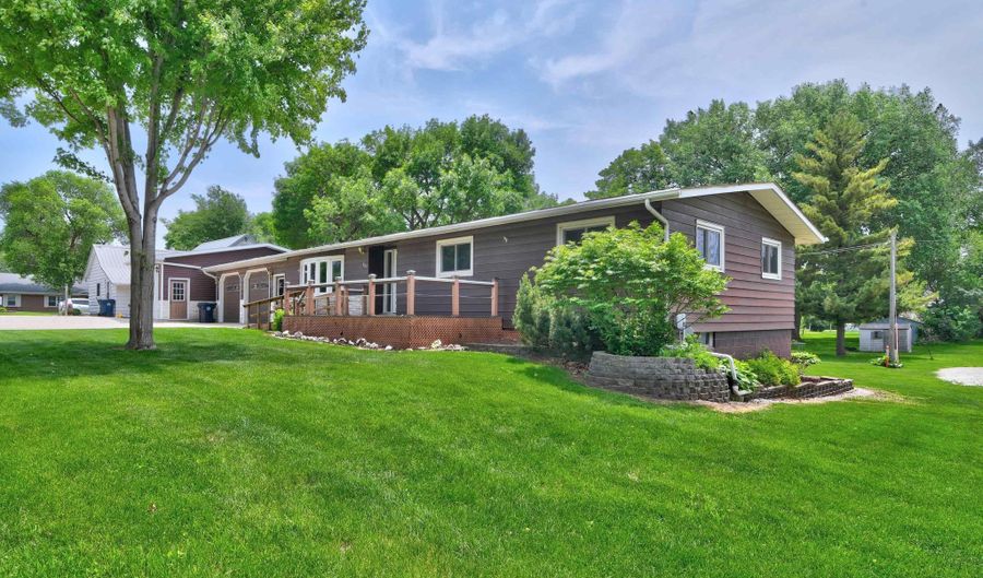 907 A Ave, Armstrong, IA 50514 - 3 Beds, 2 Bath