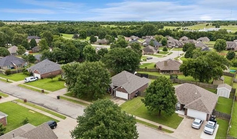 5309 Richmond Dr, Bartlesville, OK 74006 - 3 Beds, 2 Bath