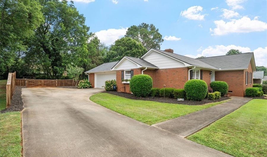 2004 Millgate Rd, Anderson, SC 29621 - 3 Beds, 2 Bath