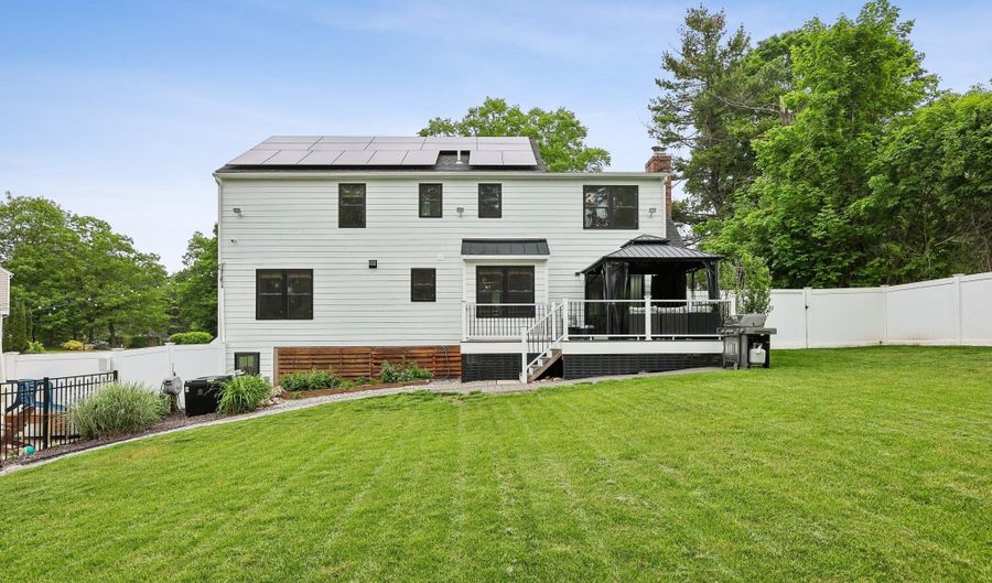 14 Cedrus Ct, Branford, CT 06405 - 4 Beds, 3 Bath