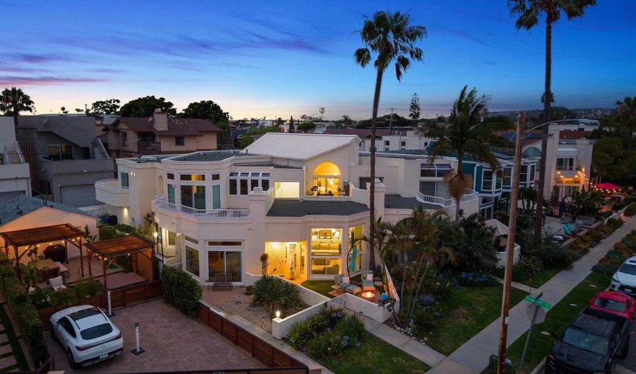 3822 Sequoia St, San Diego, CA 92109 - 3 Beds, 3 Bath