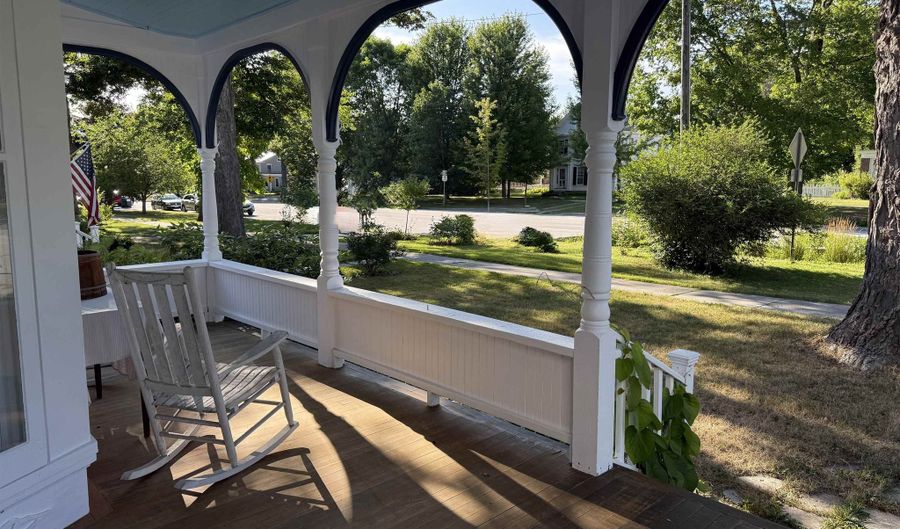 43 Park St, Brandon, VT 05733 - 3 Beds, 2 Bath