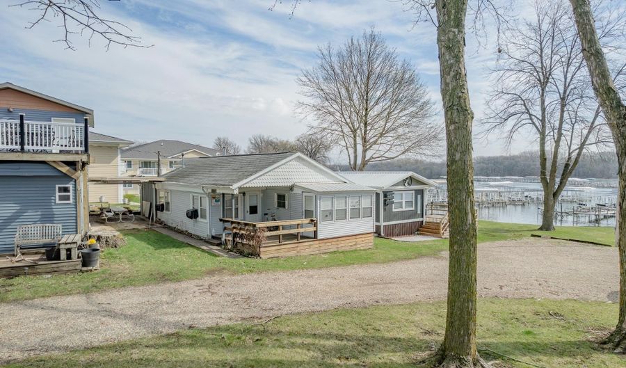 92 Rohr St #5, Arnolds Park, IA 51331 - 2 Beds, 1 Bath