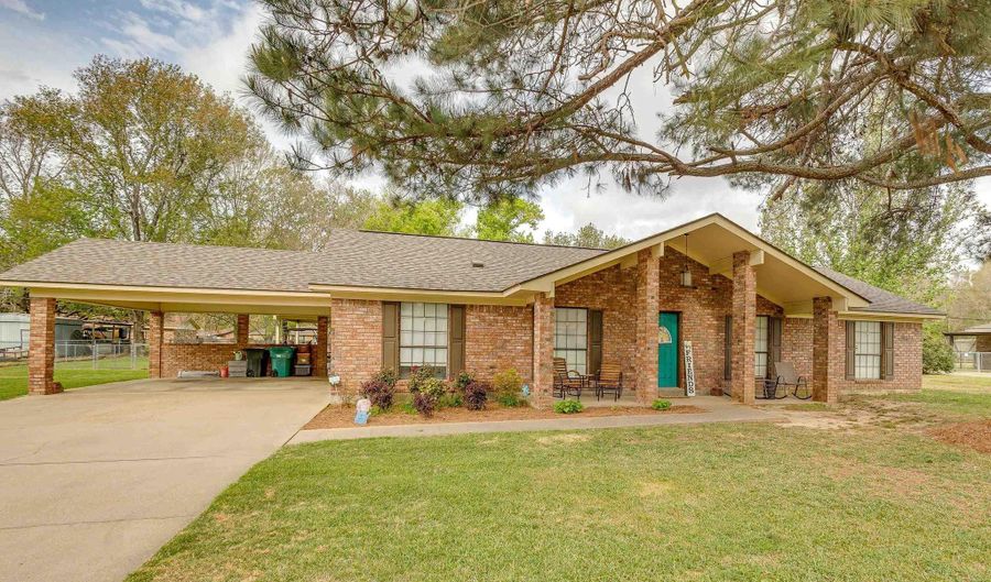 10449 ARKANSAS St, Bastrop, LA 71220 - 3 Beds, 2 Bath