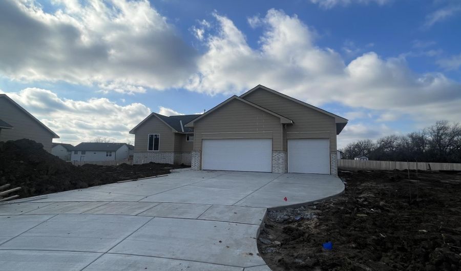 1633 N Wildflower Ct, Andover, KS 67002 - 3 Beds, 2 Bath