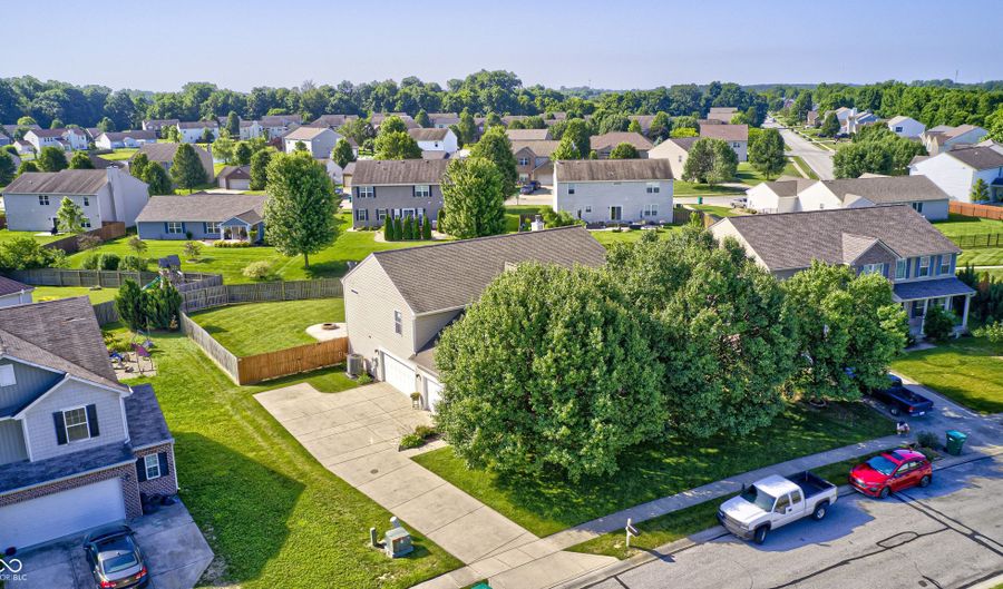 8557 Vyners Ln, Avon, IN 46123 - 5 Beds, 4 Bath